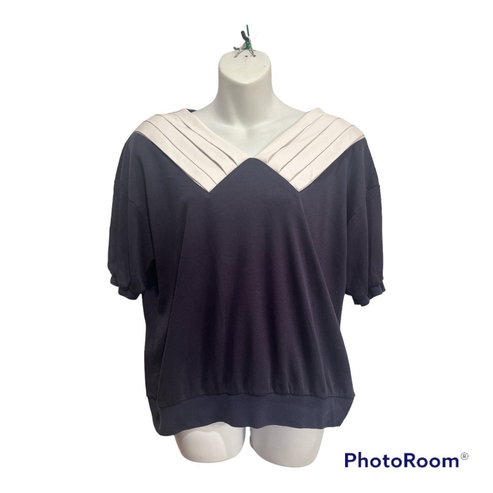 Aileen Navy Blue and white Top. Size large